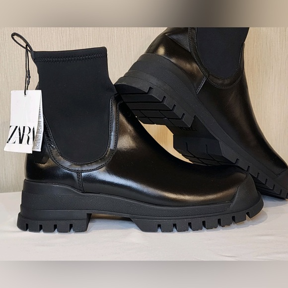 ZARA WATERPROOF POOL-ON ANKLE BOOTS WITH TRACK SOLE - EU sz 39 Black - Picture 2 of 7